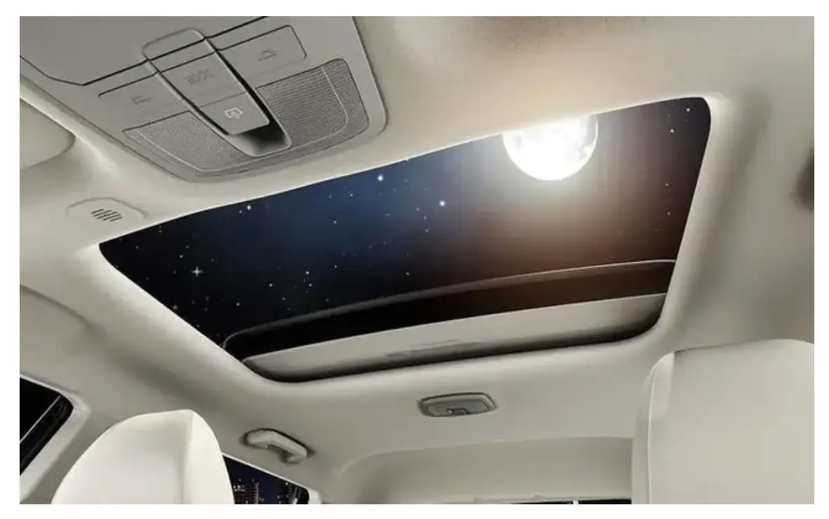 Mahindra 3XO Panoramic Sunroof